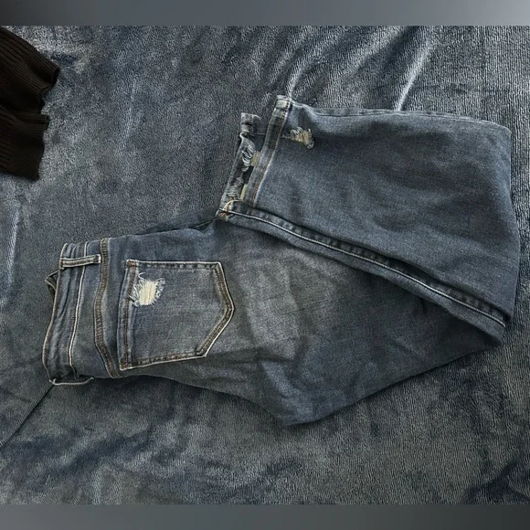 medium wash size 9/29 blue ripped jeans - Picture 4 of 5